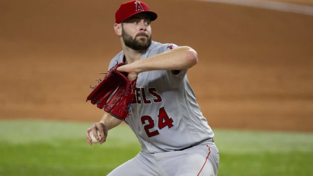Angels pitcher Lucas Giolito throws a pitch in a game.